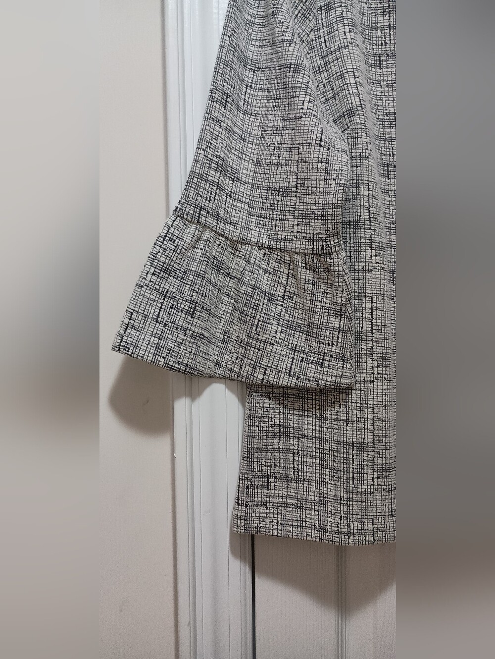 Talbots Gray White Cross Hatch 3/4 Bell Sleeve Pullover Blouse Size Large Petite - Picture 6 of 7